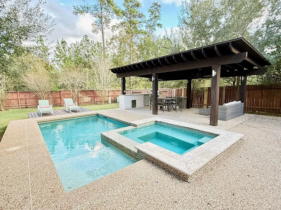 142 E Spindle Tree Cir