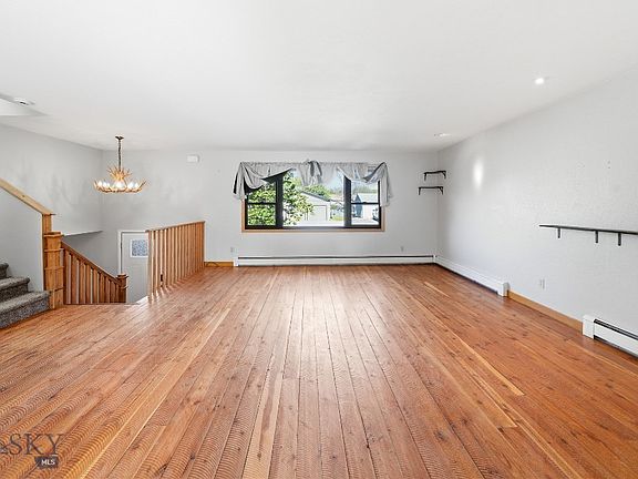 3rd image of 208 Elm Ln