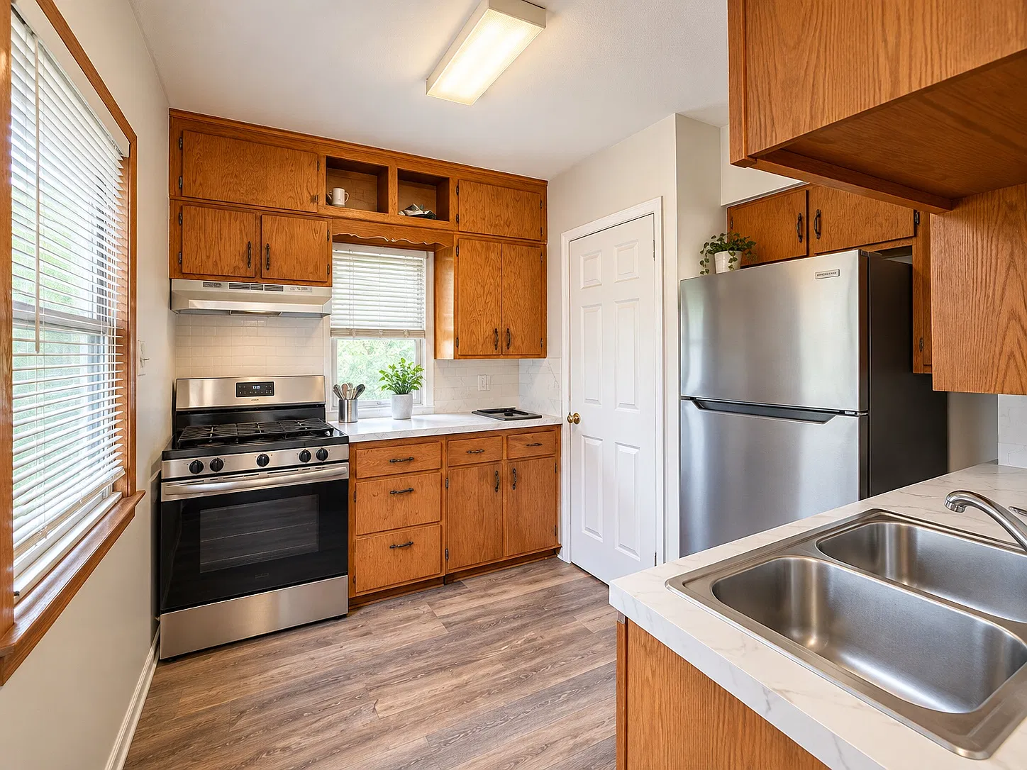 3 bed, 1500 sqft, $2,300 — Photo 4