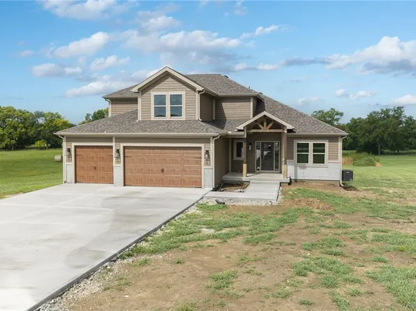 17924 235th St, Tonganoxie, KS 66086