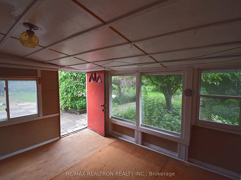 250 Meadow Rd — Photo 28