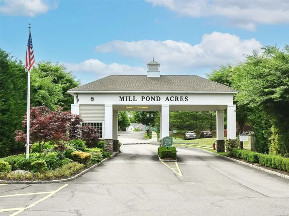 111 Pond View Drive #111, Port Washington, NY 11050