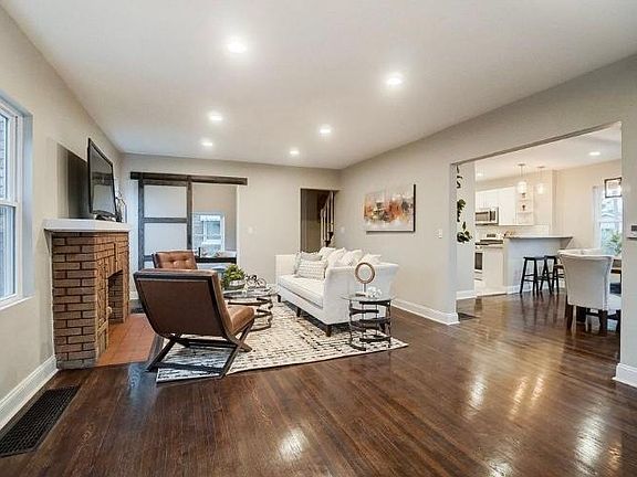 3rd image of 1803 Avonlea Ave