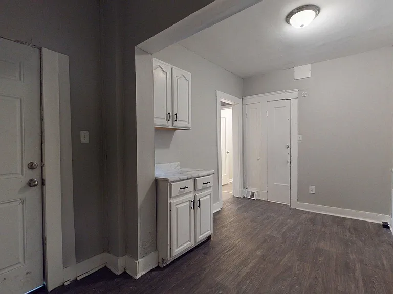 3889 W 33rd St — Photo 21