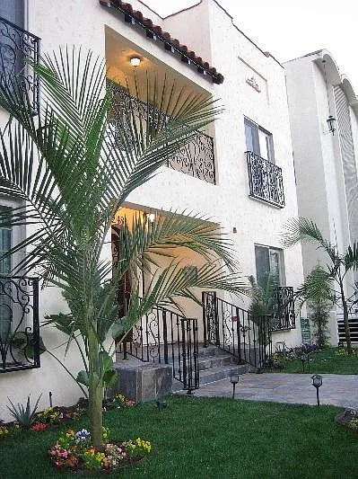 248 S Reeves Dr — Photo 1