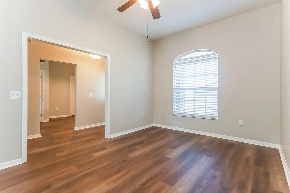 3 bed, 2.0 bath, 2049 sqft, $3,550 — Photo 3