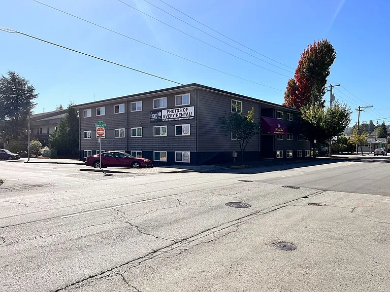 503 W Commercial Ave — Photo 12