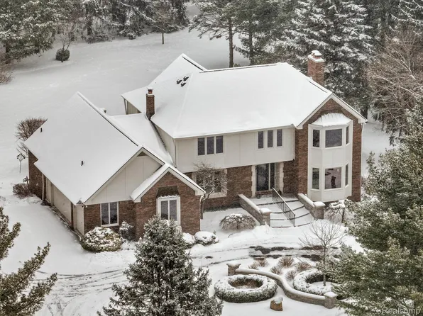 4545 Valley View Point, Rochester, MI 48306