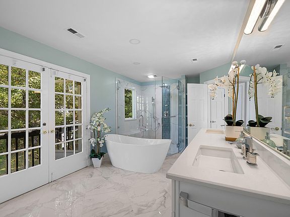 4th image of 5808 Devon Cir