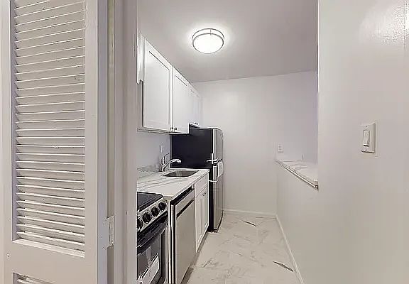 4th image of 118 E 92nd St APT 6b