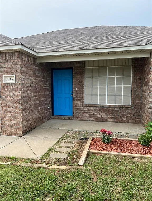 3 bed, 1.5 bath, 1201 sqft, $1,445 — Photo 2