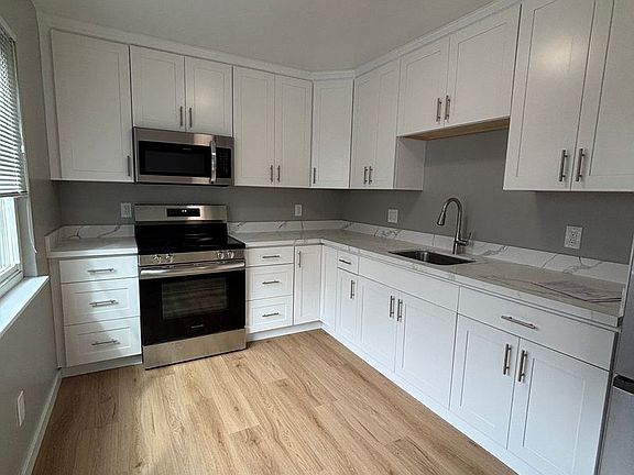 2nd image of 1129 Stanyan St APT 4
