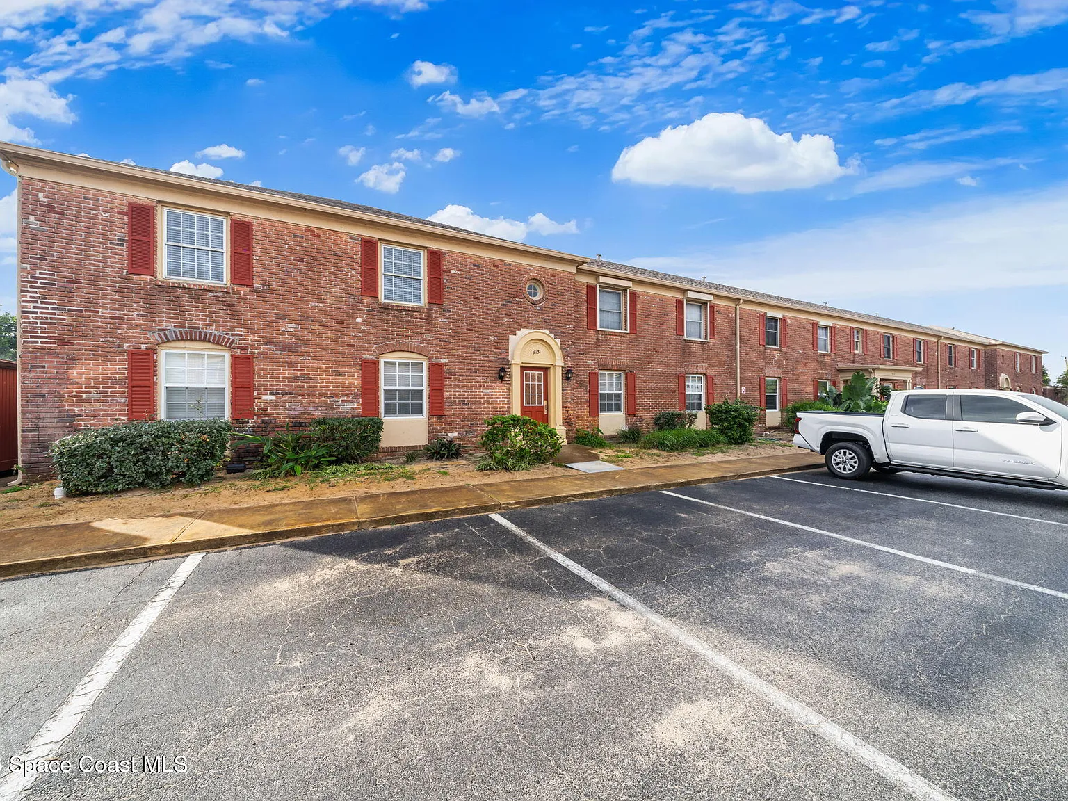 2 bed, 1.0 bath, 860 sqft, $1,500 — Photo 2