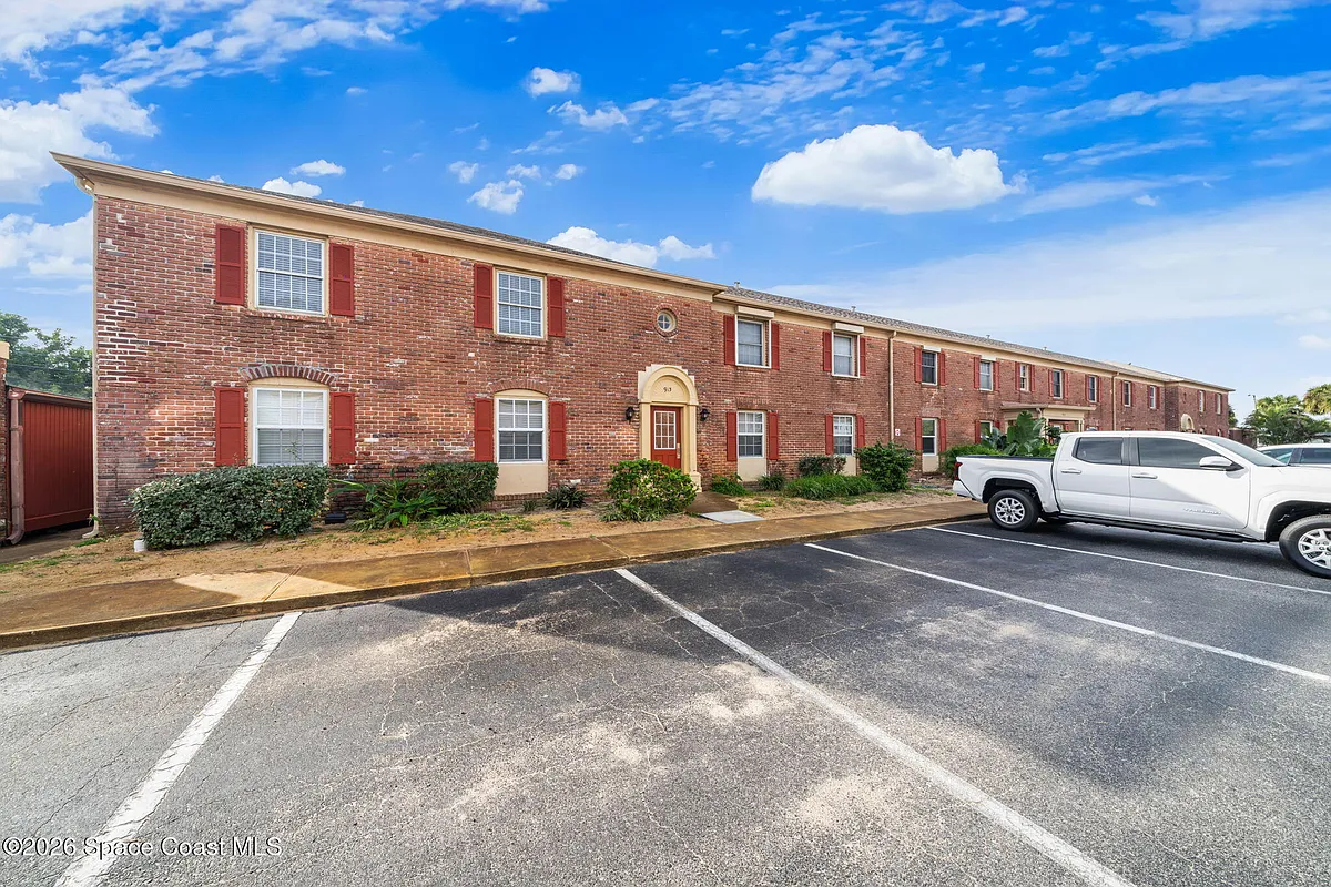 Building Photo - 913 S Colonial Ct #C
