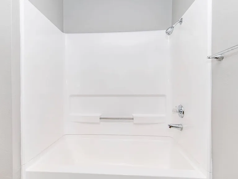 Club Pacifica Apartment Homes — Photo 33