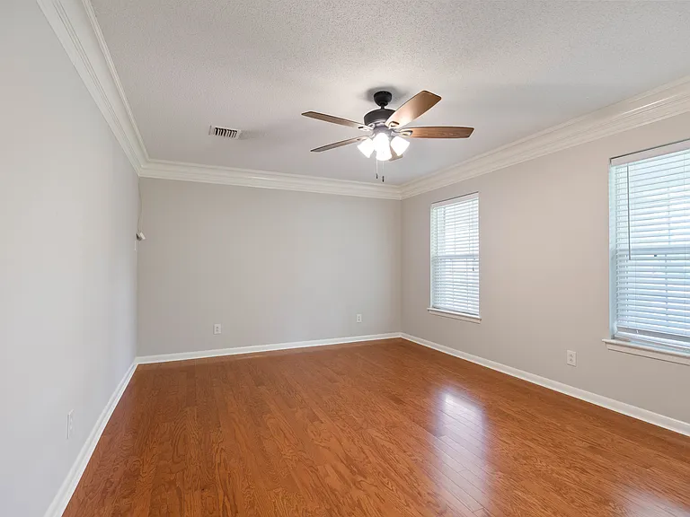 504 Alonda Dr — Photo 7