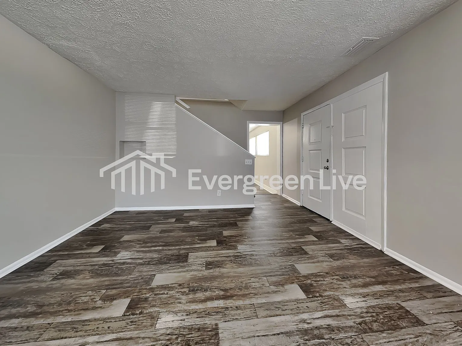 3 bed, 2.0 bath, 1816 sqft, $1,445 — Photo 2