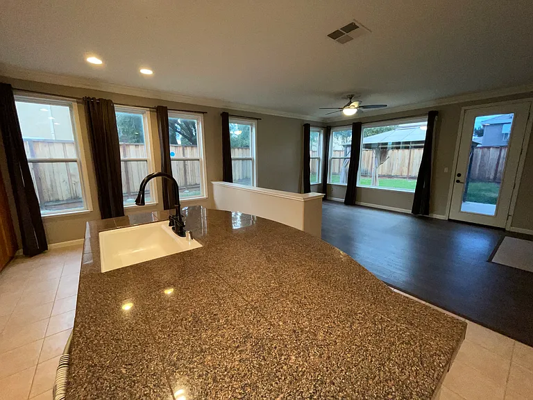 702 Quail Run Cir — Photo 24