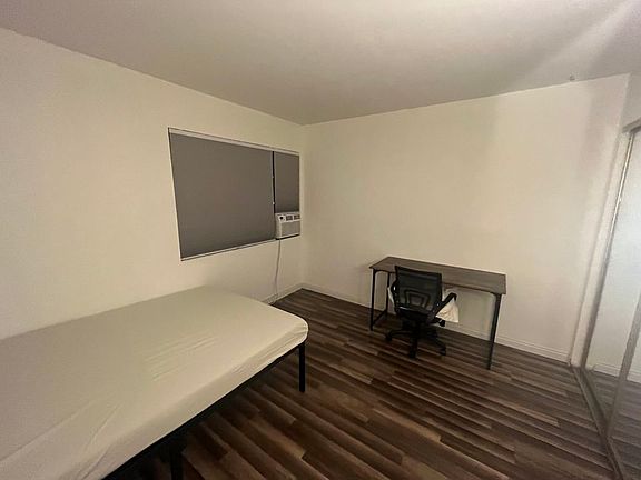 3rd image of 12014 Kling St APT 4