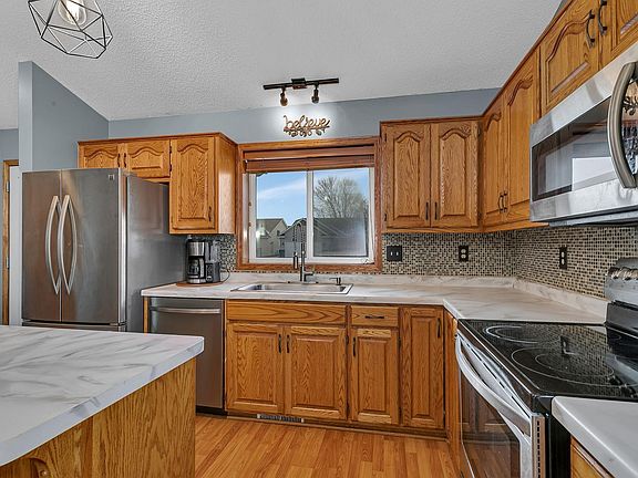 5th image of 605 Hickory Dr