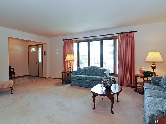 3rd image of 16952 Shannon Dr