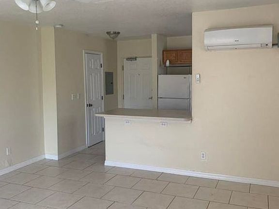 4th image of 220 Columbia Dr APT 33
