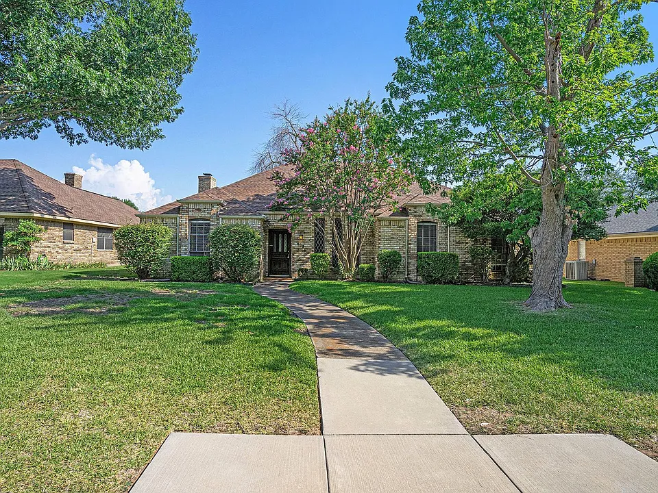 802 Pebblebrook Dr