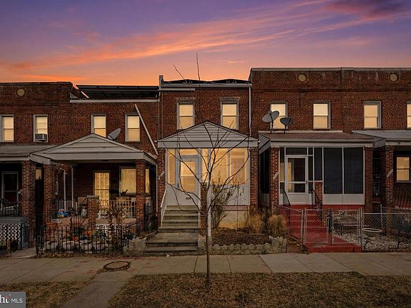 2nd image of 1764 Lyman Pl NE
