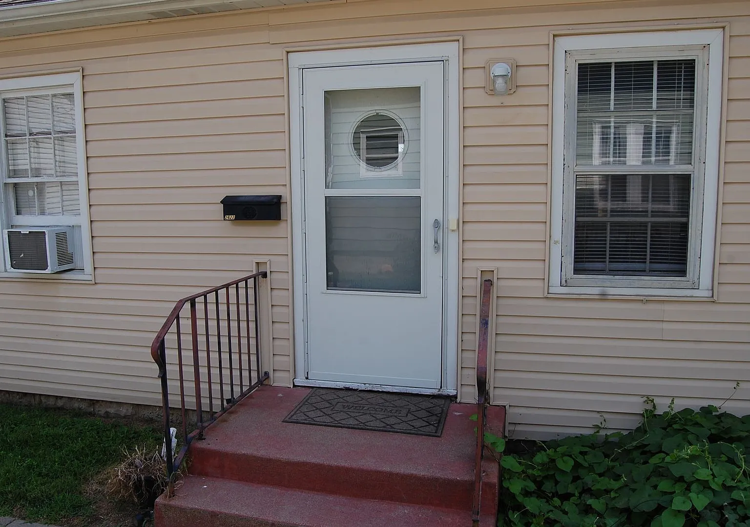 2620 Sumner St — Photo 1