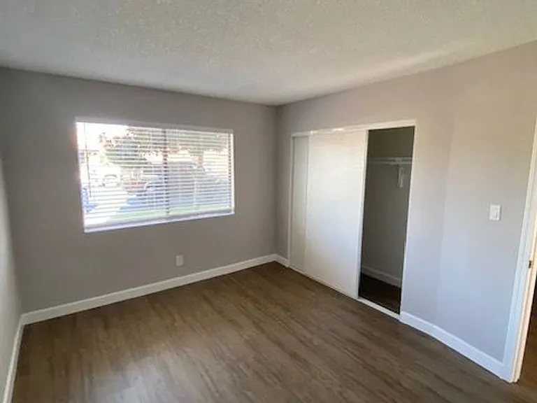 5916 Burnham Ave — Photo 5