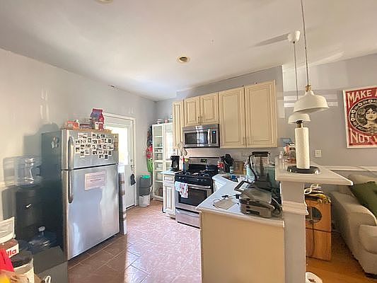 4th image of 400 Kosciuszko St #2