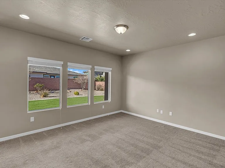 3714 E Archturus Dr — Photo 2