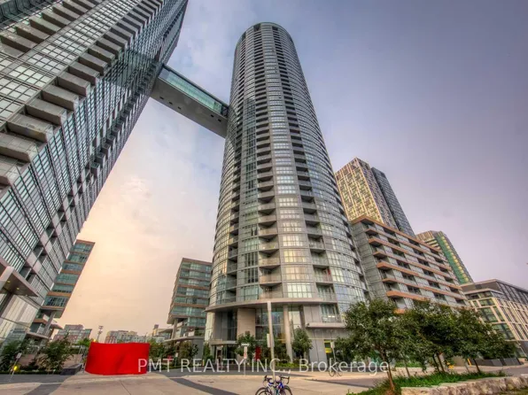 21 Iceboat Ter, Toronto, ON