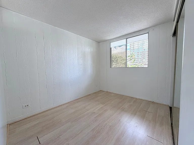 445 Kalaimoku St — Photo 8