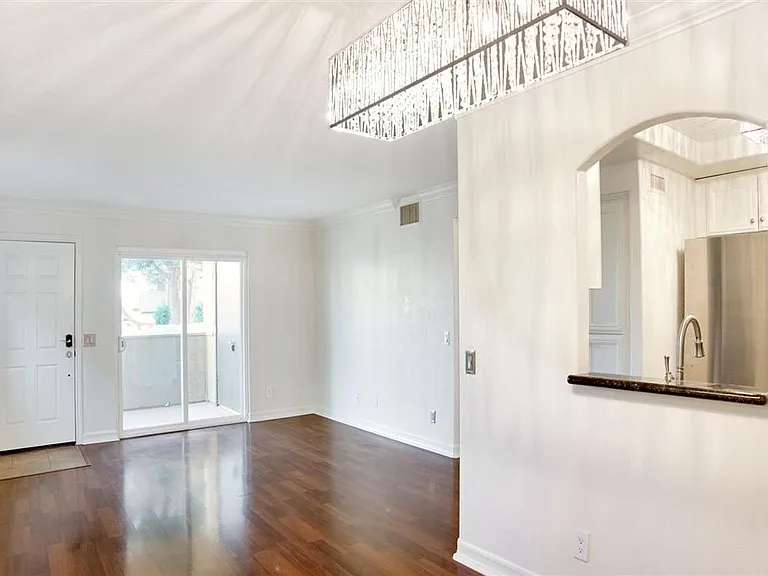5049 Los Morros Way — Photo 9