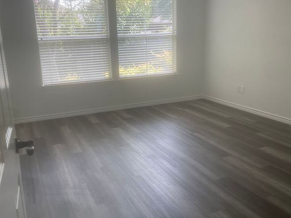 5th image of 2101 Melissa Diane St