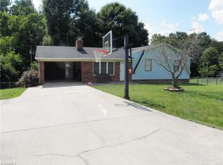 198 Shamrock Dr, Lexington, NC 27295