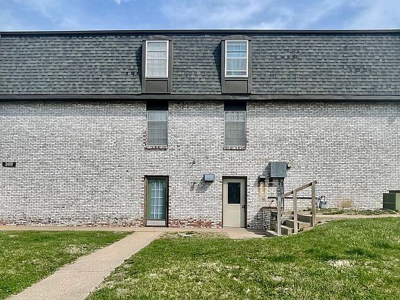 3rd image of 3400 Balboa Ln #1