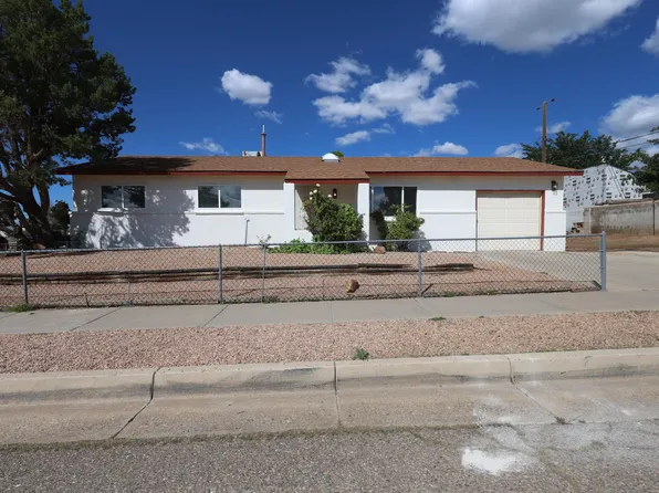 700 Tomasita St NE, Albuquerque, NM 87123