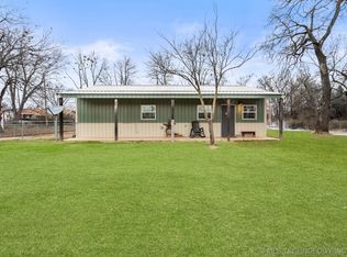 1300 S Cedar St, Bristow, OK 74010