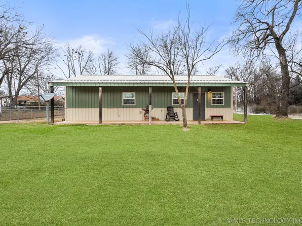 1300 S Cedar St, Bristow, OK 74010