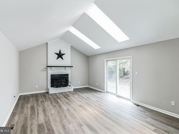 5th image of 28 Snow Meadow Ln