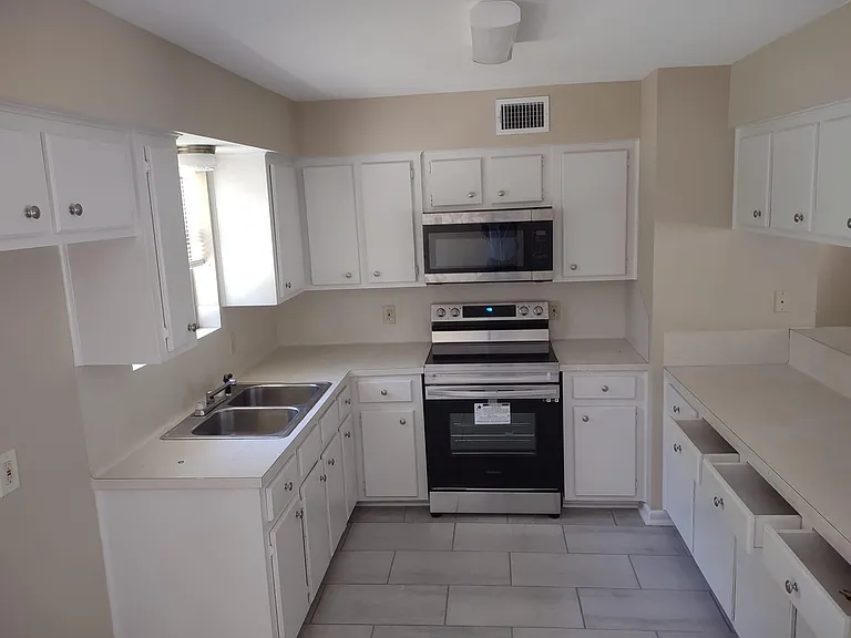 102 Libby Cir — Photo 9