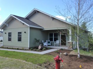 876 Valley View Dr, Hancock, MI 49930