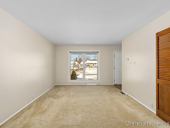 3rd image of 4338 Northgate Dr NE