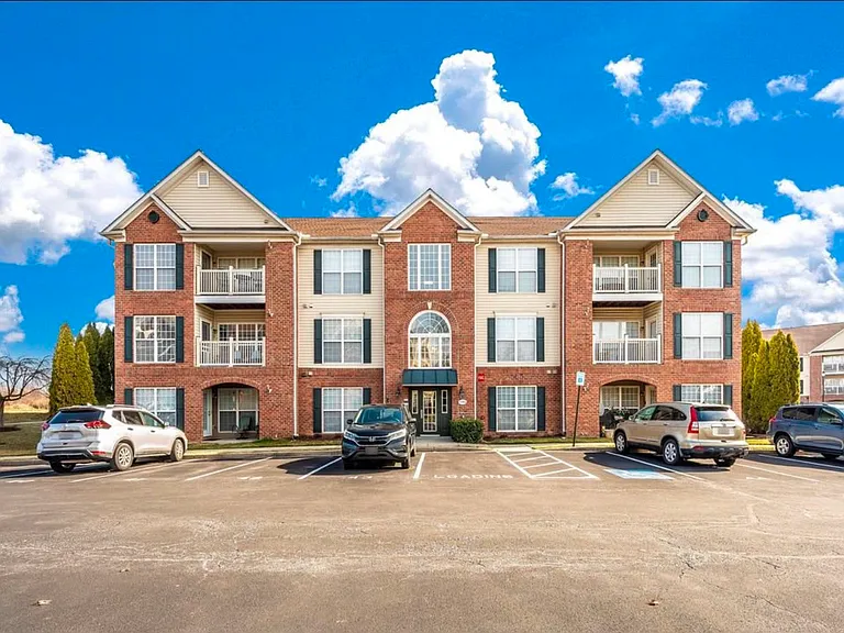 595 Cawley Dr #2C — Photo 1