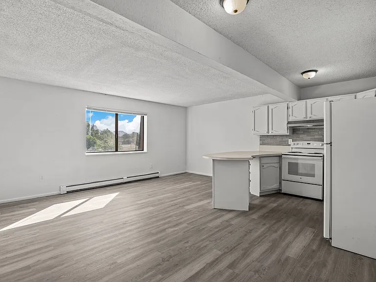2915 Orchard Ave — Photo 2