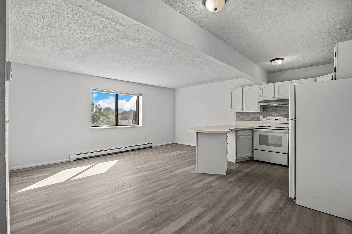 Building Photo - 2915 Orchard Ave