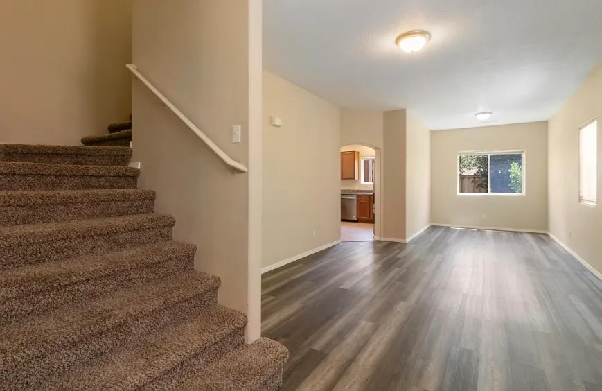 4 bed, 2294 sqft, $3,200 — Photo 2