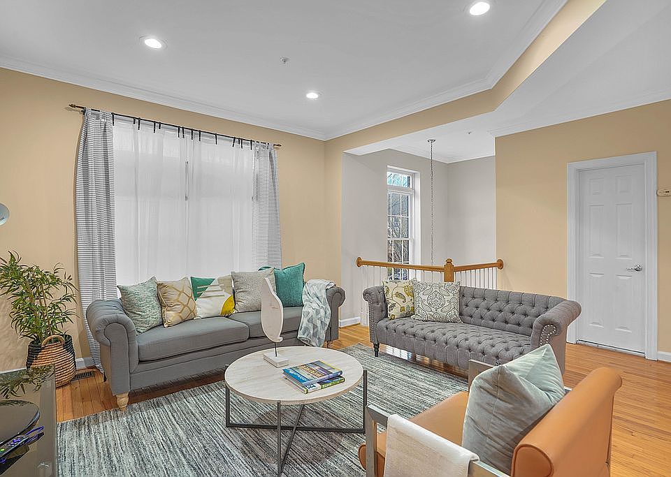 1st image of 13806 Lambertina Pl